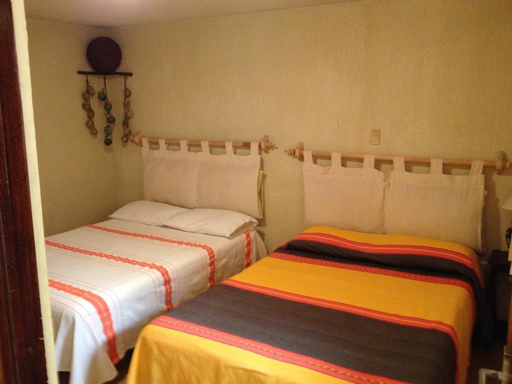 Hostal Casa Castillo Morelia Szoba fotó