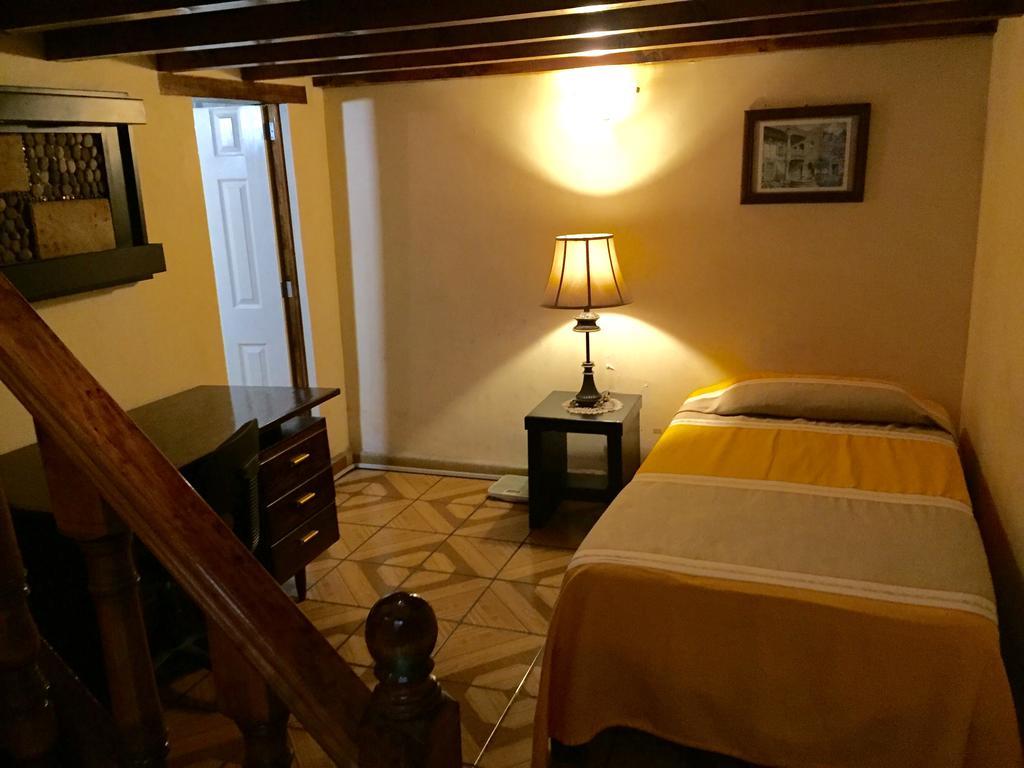 Hostal Casa Castillo Morelia Szoba fotó