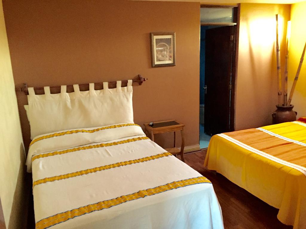 Hostal Casa Castillo Morelia Szoba fotó